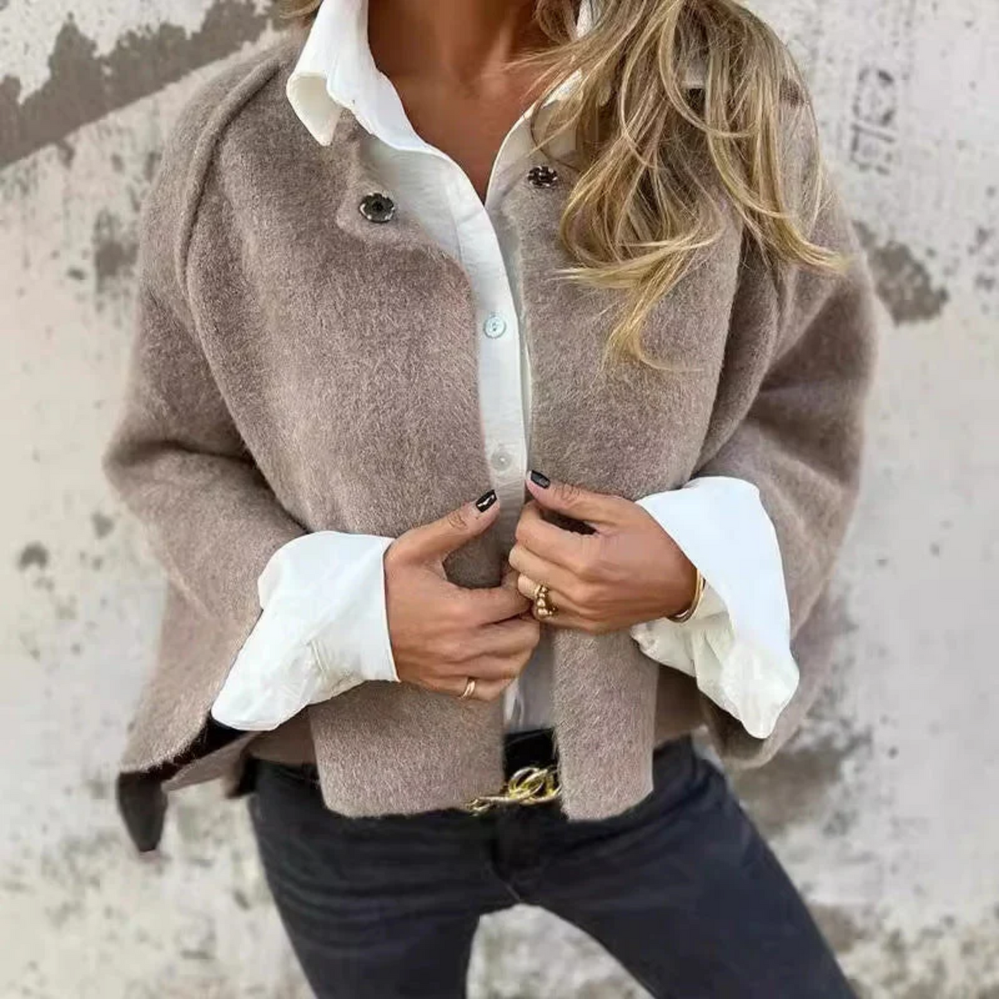 Women's Elegant Timeless Coat | Belluvyn